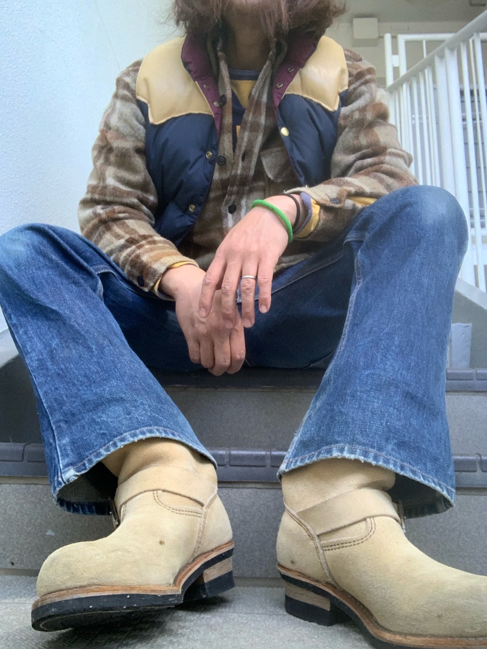 「アメカジ、RED WING、Levi's、ダウンベスト、ヴィンテージシャツ、デニム」｜「Rocky Mountain FeatherBedのアイテム（ダウンベスト、ブルー系）」を使った、 tatsuma21さん（メンズ・165cm）の冬コーディネートの1枚目の写真