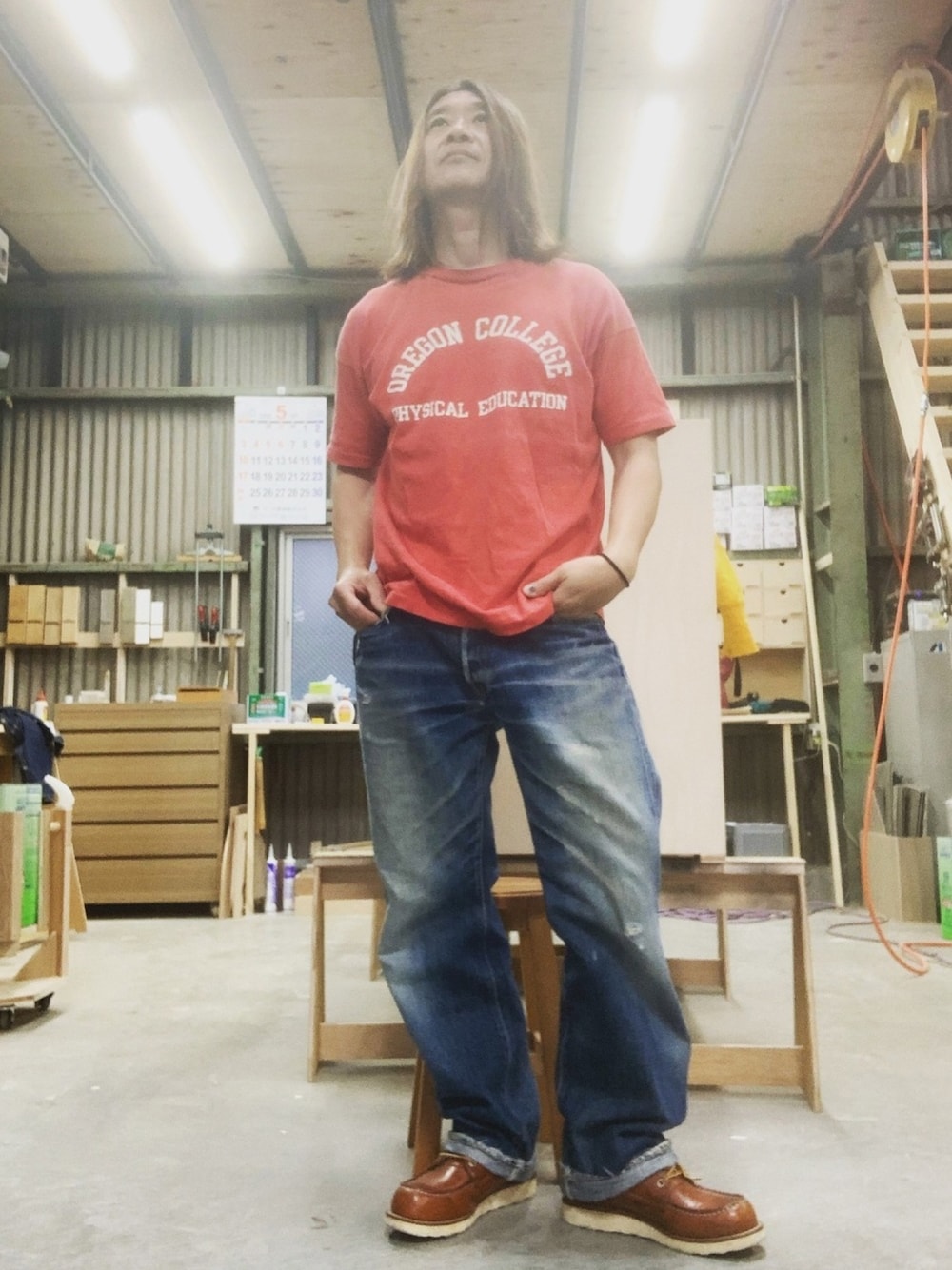 「アメカジ、Tシャツ、デニム、ブーツ、アイリッシュセッター、古着、tシャツ」｜「Championのアイテム（Tシャツ/カットソー、レッド系）」を使った、 tatsuma21さん（メンズ・165cm）の春コーディネートの1枚目の写真