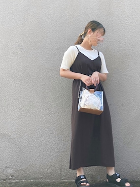 「GUコーデ」｜「アイテム（ジャンパースカート）」を使った、千さん（レディース・160cm）の夏コーディネート