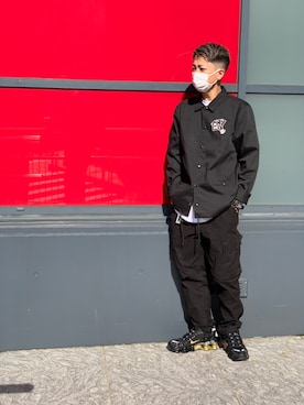 「UNDEFEATED （アンディフィーテッド）のアイテム（カーゴパンツ）」を使った、heng mingさん（メンズ・172cm）の秋コーディネート