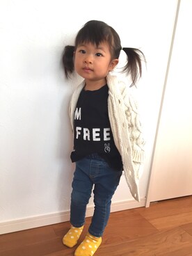 「H&M（エイチ・アンド・エム）のアイテム（デニムパンツ、ブルー系）」を使った、Hinaさん（キッズ・80cm）の秋コーディネート