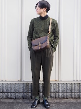 「Abercrombie&Fitch（アバークロンビーアンドフィッチ）のアイテム（ニット/セーター）」を使った、UJUさん（メンズ・176cm）の冬コーディネート