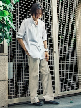 「オールホワイト」｜「アイテム（スリッポン）」を使った、UJUさん（メンズ・176cm）の夏コーディネート