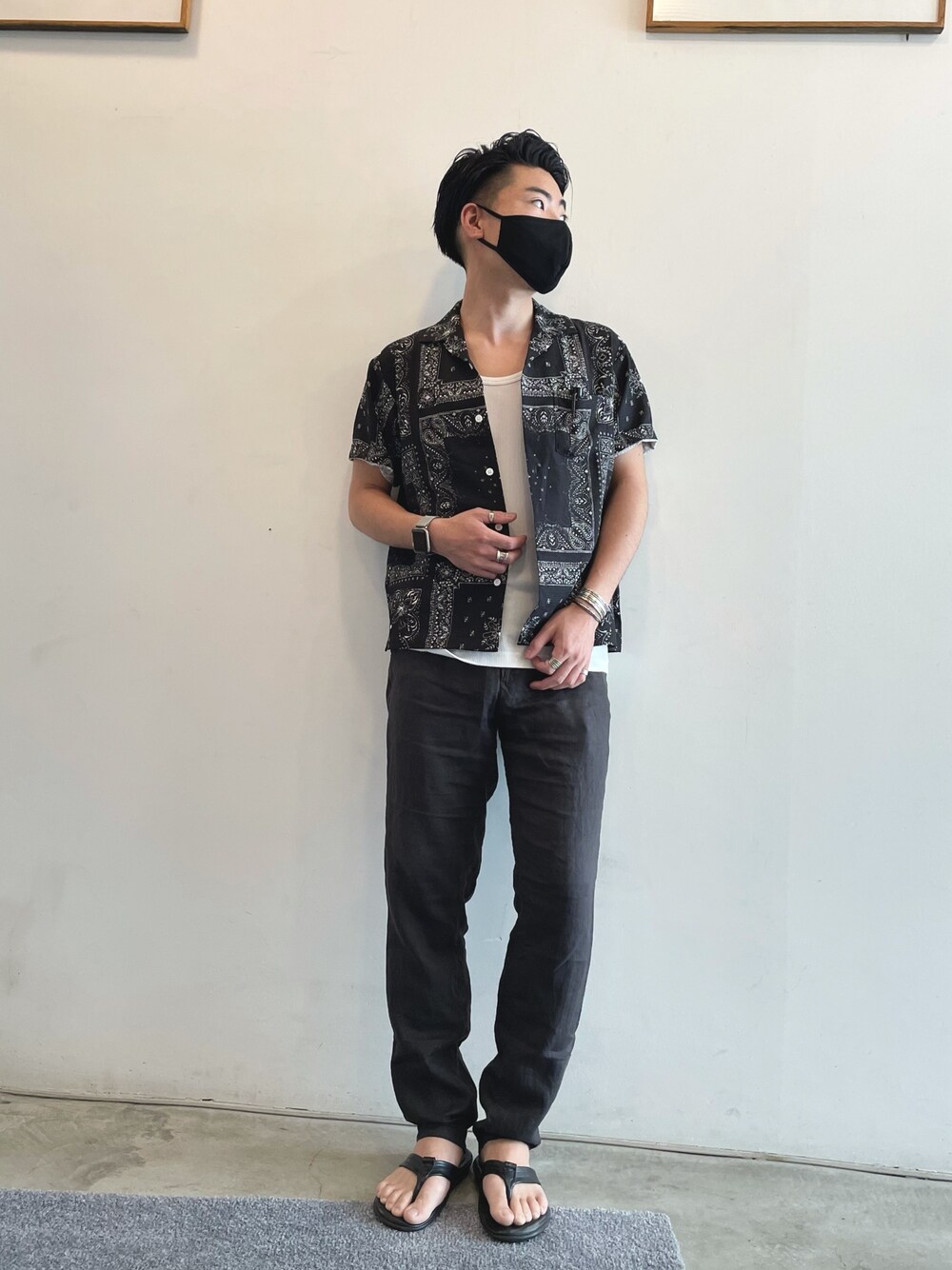 「大人カジュアル、これが私をアゲる服、夏コーデ、シンプルコーデ、半袖シャツ、アイランドスリッパー、鎌倉美容室、リラックススタイル、シャツスタイル、美容師」｜「THE NORTH FACEのアイテム（シャツ/ブラウス、ブラック系）」を使った、yukikwamura0725さん（メンズ・170cm）の春コーディネートの1枚目の写真