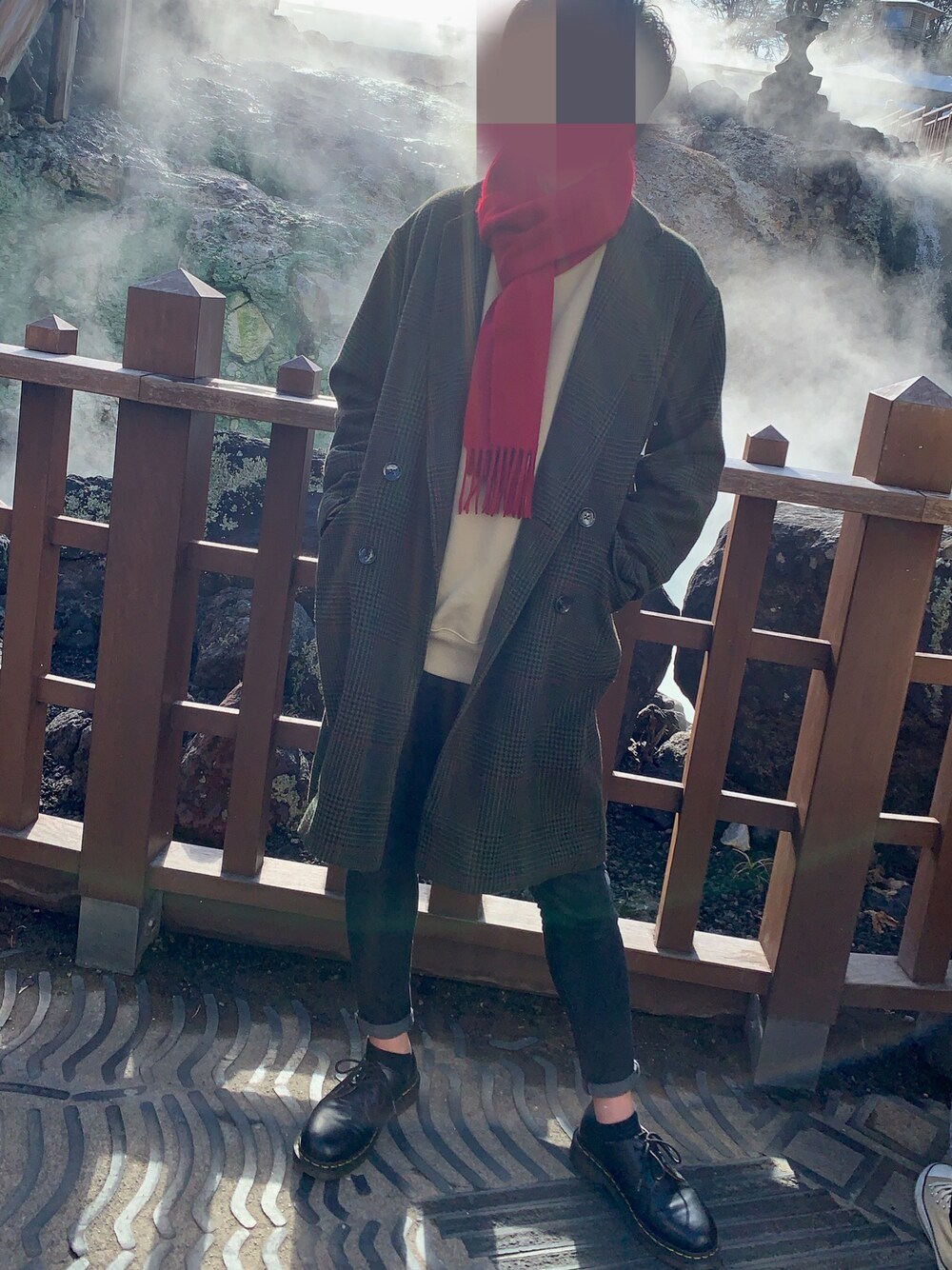 「冬アウター、チェスターコート、冬コーデ、黒スキニー、Dr.Martens」｜「RETRO GIRLのアイテム（チェスターコート、グリーン系）」を使った、たいちゃんさん（メンズ・170cm）の冬コーディネートの1枚目の写真