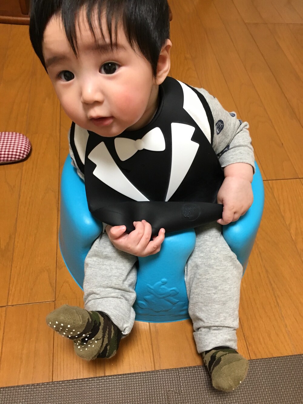 「MAKE MY DAYのアイテム（マグ/哺乳瓶/お食事グッズ、ブラック系）」を使った、SHUNKIさん（キッズ・70cm）の冬コーディネートの1枚目の写真