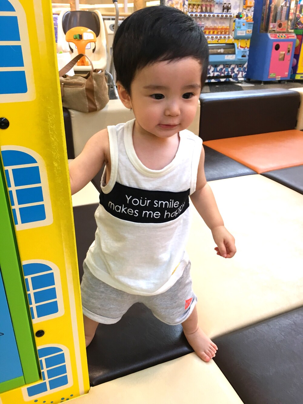 「F.O.KIDSの切り替えタンクトップ（タンクトップ、ホワイト系）」を使った、SHUNKIさん（キッズ・80cm）の夏コーディネートの1枚目の写真