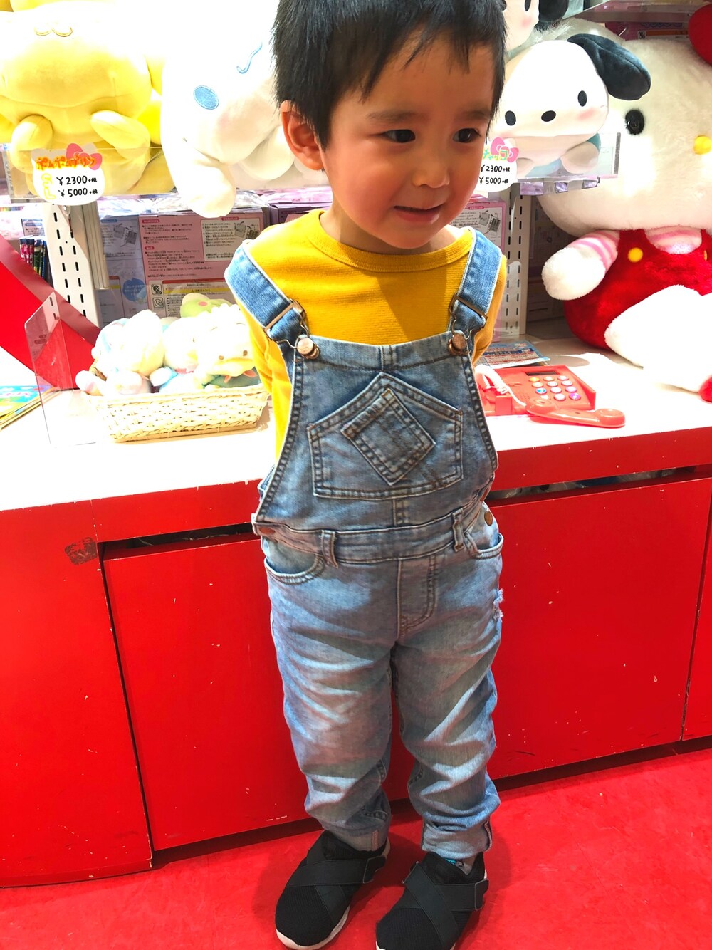 「ZARA KIDSのアイテム（つなぎ/オールインワン、ブルー系）」を使った、SHUNKIさん（キッズ・90cm）の秋コーディネートの1枚目の写真