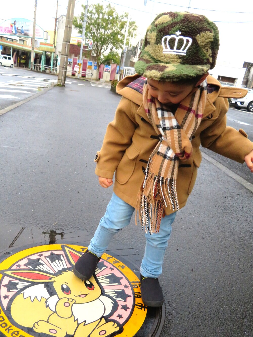 「BABYDOLLの王冠ボアキャップ 1189（キャップ、グリーン系）」を使った、SHUNKIさん（キッズ・100cm）の春コーディネートの1枚目の写真