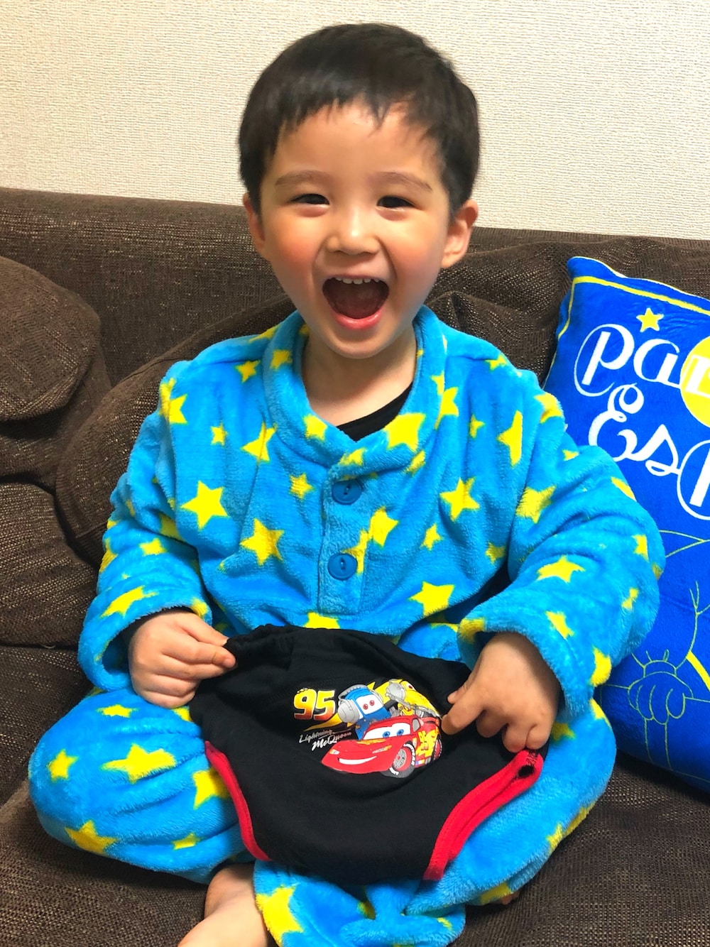 「Birthdayのアイテム（トップス、ブルー系）」を使った、SHUNKIさん（キッズ・100cm）の春コーディネートの1枚目の写真