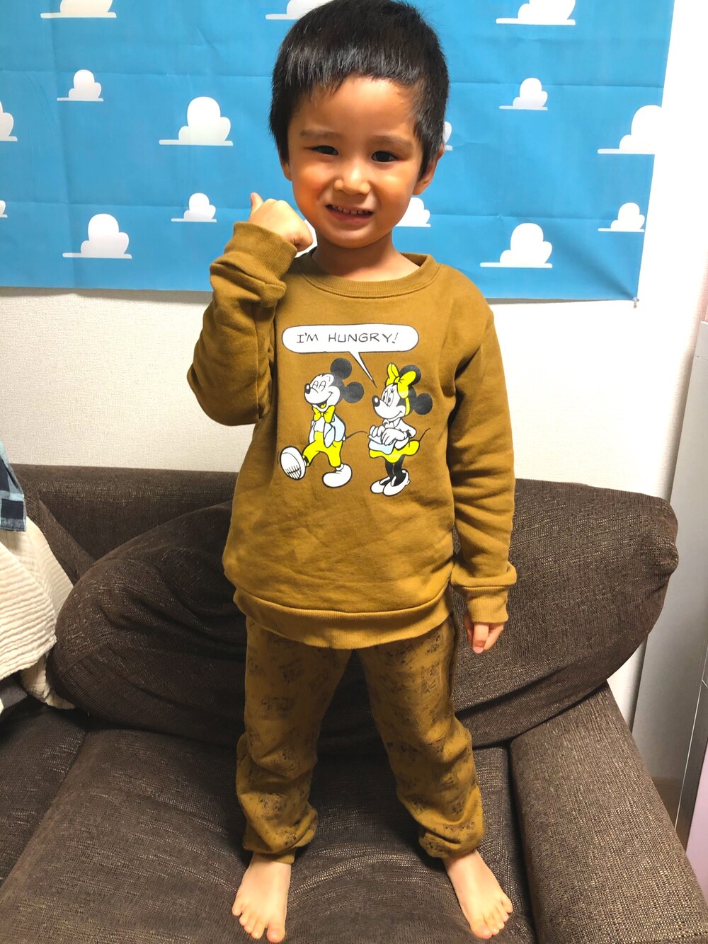 「BREEZEのアイテム（ルームウェア/パジャマ、ブラウン系）」を使った、SHUNKIさん（キッズ・100cm）の秋コーディネートの1枚目の写真