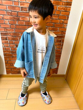 「部屋撮り」｜「アイテム（デニムジャケット）」を使った、SHUNKIさん（キッズ・110cm）の春コーディネート