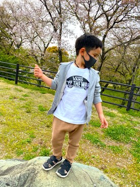 「Guess（ゲス）のアイテム（トップス）」を使った、SHUNKIさん（キッズ・110cm）の春コーディネート