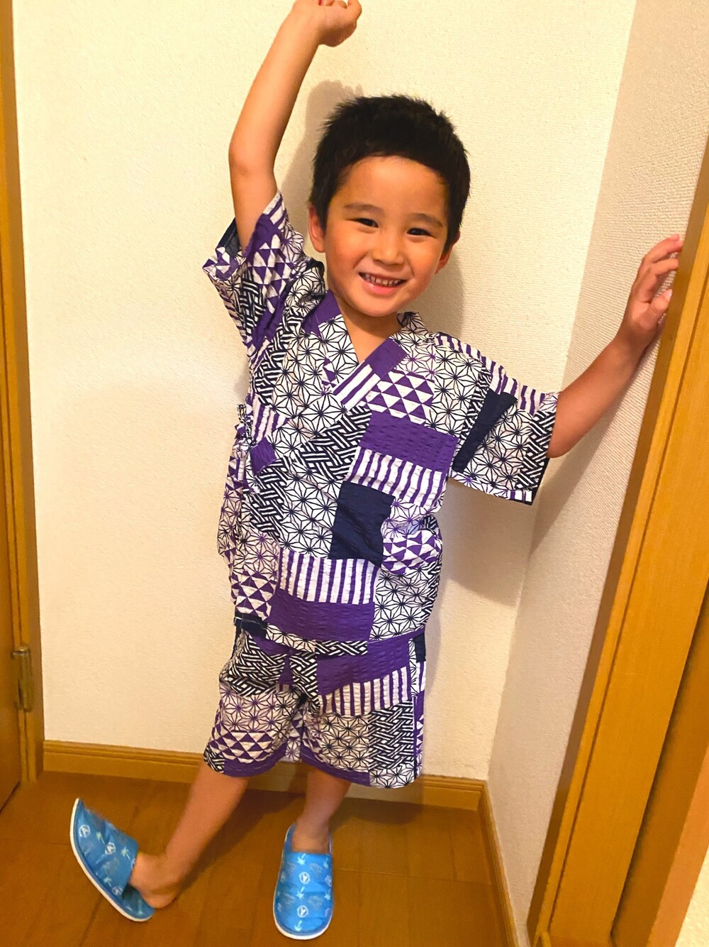「BREEZEのパッチワーク和柄甚平（浴衣、パープル系）」を使った、SHUNKIさん（キッズ・110cm）の夏コーディネートの1枚目の写真