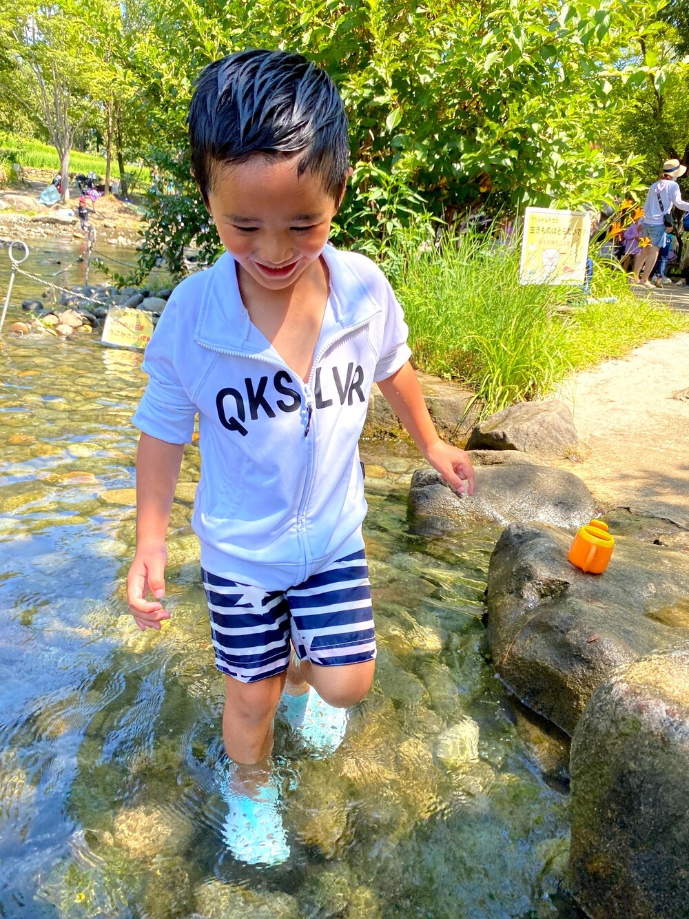 「OUTLETのアイテム（ラッシュガード、ホワイト系）」を使った、SHUNKIさん（キッズ・110cm）の秋コーディネートの1枚目の写真