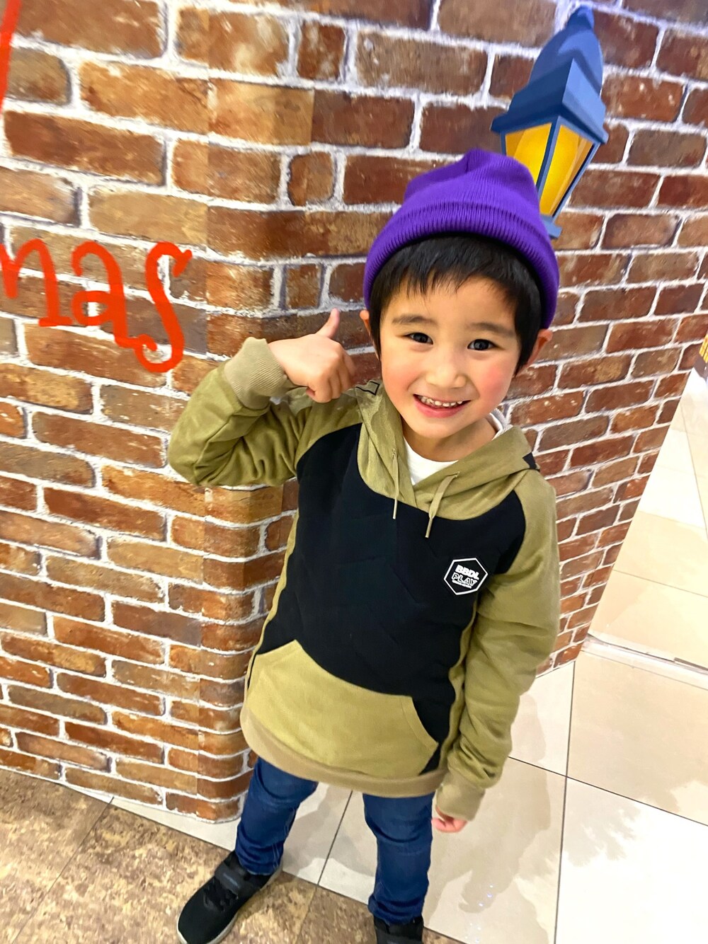 「BBDLのBBDL サイド切替パーカー 4276K（パーカー、ベージュ系）」を使った、SHUNKIさん（キッズ・110cm）の冬コーディネートの1枚目の写真