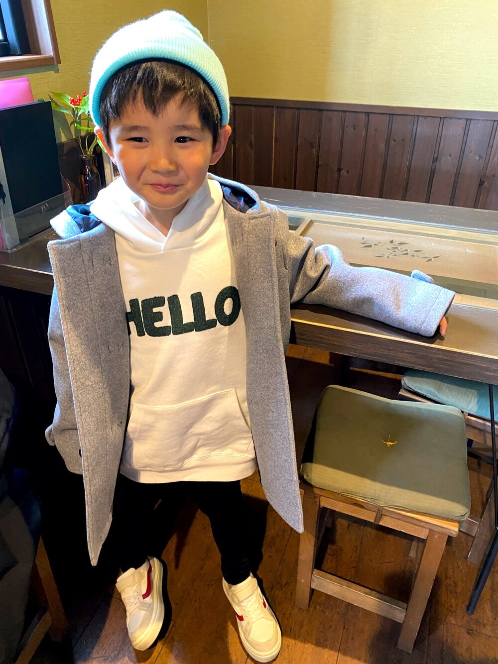 「子供服のアイテム（パーカー、ホワイト系）」を使った、SHUNKIさん（キッズ・110cm）の冬コーディネートの1枚目の写真