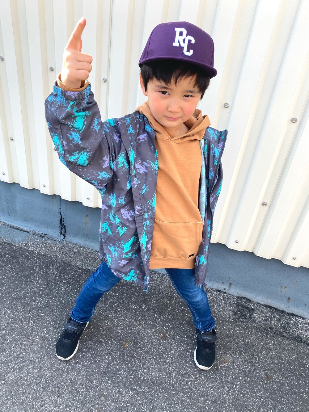 「RADCHAPのツイルベースボールCAP（キャップ、パープル系）」を使った、SHUNKIさん（キッズ・110cm）の冬コーディネートの1枚目の写真