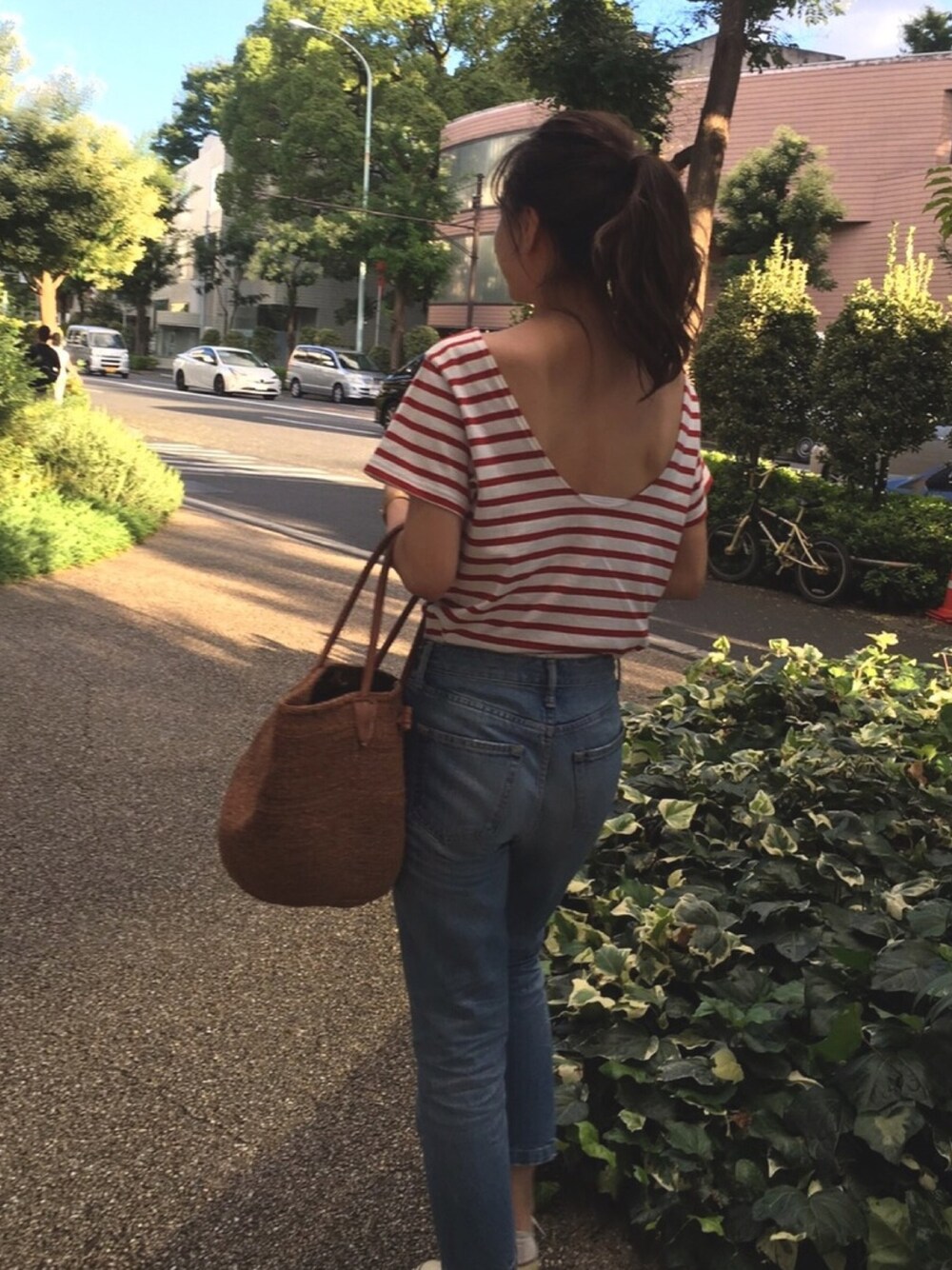 「夏のボーダーフェス、夏コーデ、パンツスタイル、シンプル、ボーダー、Ungrid、BLACKBYMOUSSY」｜「UngridのボーダーバックオープンTee（Tシャツ/カットソー、レッド系）」を使った、kanaさん（レディース・167cm）の夏コーディネートの1枚目の写真