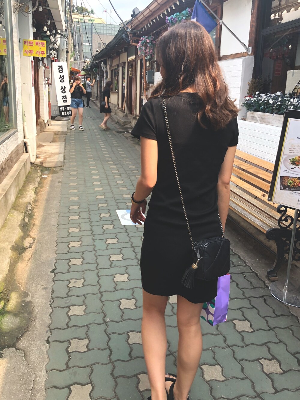 「シンプル、ラクチンコーデ、旅行コーデ、プチプラ、夏コーデ、キレイめ、ミニワンピ、大学生、ZARA、teva」｜「ZARAのアイテム（ワンピース、ブラック系）」を使った、kanaさん（レディース・167cm）の夏コーディネートの1枚目の写真