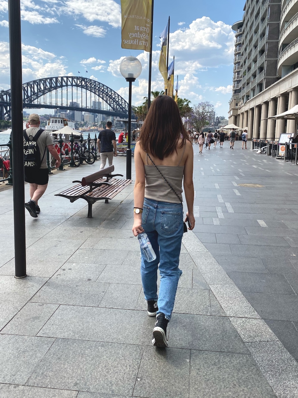 「カジュアル、旅行コーデ、夏コーデ、大学生、ootd、searoomlynn、ZARA、converse」｜「sea roomlynnのアイテム（キャミソール、ベージュ系）」を使った、kanaさん（レディース・167cm）の秋コーディネートの1枚目の写真