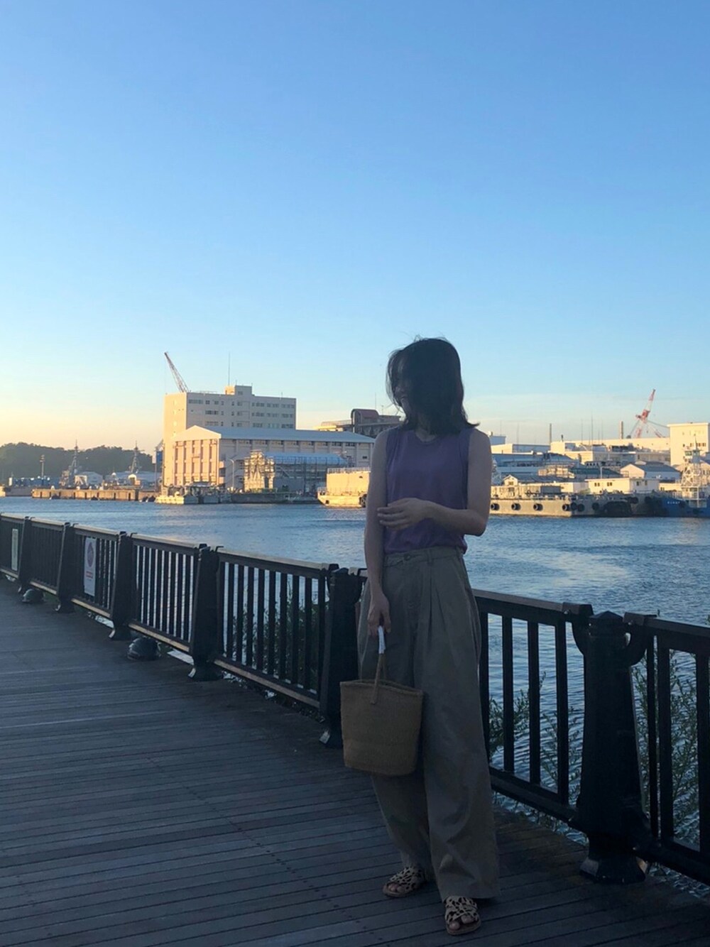 「今日のコーデ、大人カジュアル、夏コーデ、カジュアル、シンプルコーデ、ワイドパンツ、大学生、Ungrid、Pilgrim SURF＋SUPPLY、jornalstandard」｜「Ungridのカラータンクトップ（タンクトップ、パープル系）」を使った、kanaさん（レディース・167cm）の夏コーディネートの1枚目の写真