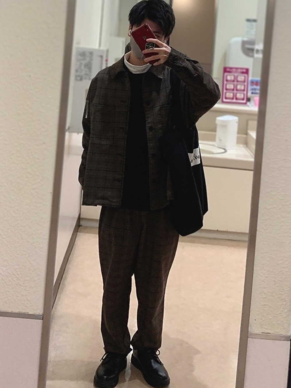 「大学生、セットアップ、今日のコーデ、秋冬コーデ、冬コーデ、ビッグシルエット、チェック、トートバッグ、しまむら、年末WEAR感謝祭」｜「しまむらのアイテム（セットアップ、ブラウン系）」を使った、もっちーさん（メンズ・164cm）の冬コーディネートの1枚目の写真
