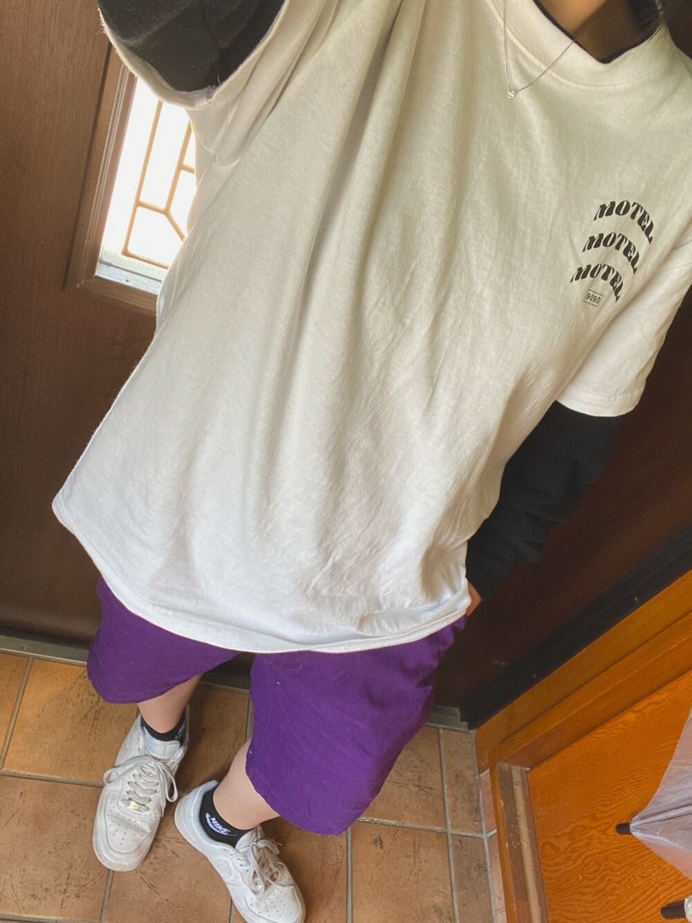 「おしゃれさんと繋がりたい、ストリート系、NIKE、WEGO、9090、VANS」｜「WEGOのWEGO/ロールアップチノショーツ（チノパンツ、パープル系）」を使った、ｙｕｍｅさん（レディース・156cm）の春コーディネートの1枚目の写真