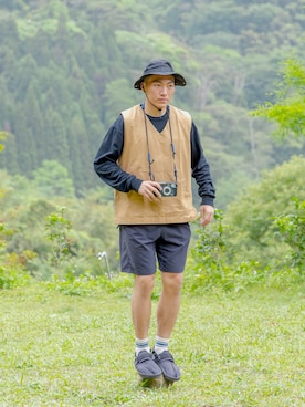 「plain-me（プレインミー）のアイテム（ベスト）」を使った、Yuan Leeさん（メンズ・178cm）の春コーディネート
