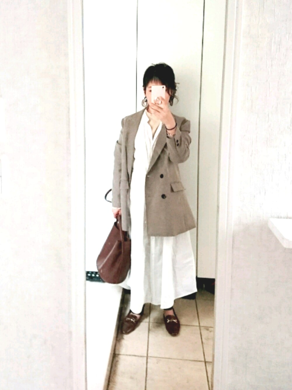「プチプラ、低身長コーデ、GU、ワンピース、ママコーデ、ワントーン、しまむら、おしゃれさんと繋がりたい、ジャケット」｜「しまむらのアイテム（Tシャツ/カットソー、ベージュ系）」を使った、Mickeyさん（レディース・154cm）の春コーディネートの1枚目の写真