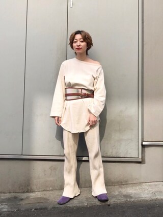 Yoshida Aoi使用「Kastane（ドライタッチオフショルプルオーバー）」的時尚穿搭