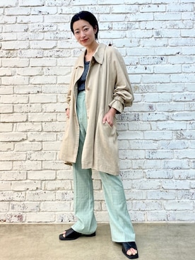 「スラックスパンツ」｜「アイテム（トレンチコート）」を使った、Yoshida Aoiさん（レディース・155cm）の春コーディネート