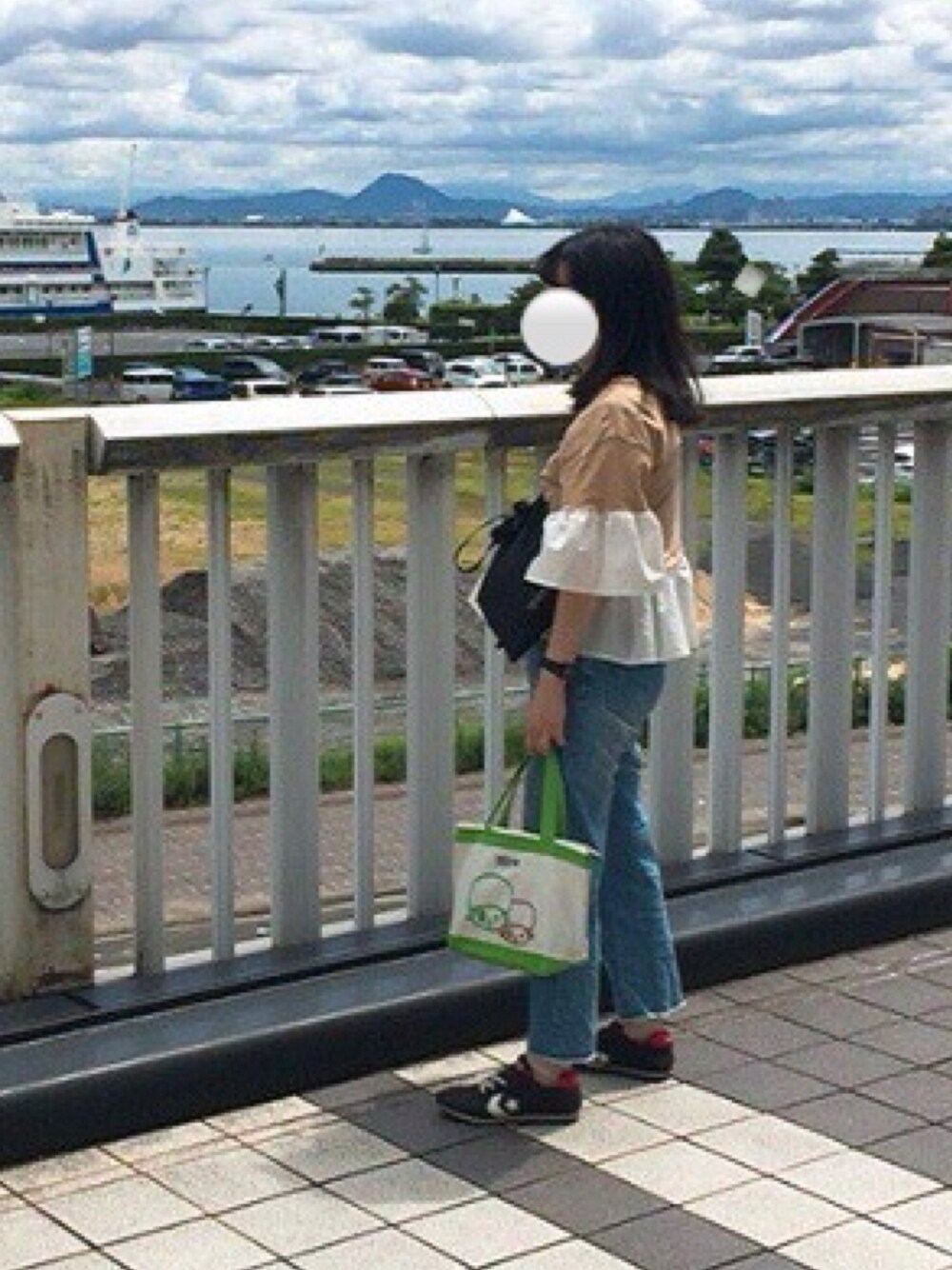 「楽チンコーデ、シンプル、低身長、低身長コーデ、KBF、KBF好きさんと繋がりたい、converse、スニーカー、ootd、コンバース」｜「KBFのKBF ドッキングフレアカットソー（Tシャツ/カットソー、ベージュ系）」を使った、みんごさん（レディース・150cm）の夏コーディネートの1枚目の写真