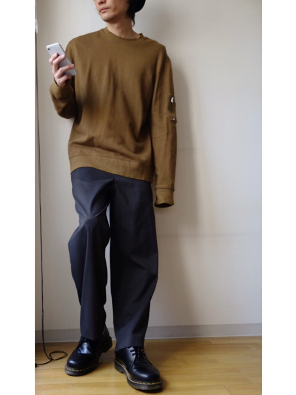 「シンプルコーデ、ビッグシルエット、春コーデ、カジュアル、オトナカジュアル、モノトーン、ootd、いいね、save、フォローお願いします🤑、古着、ワイドパンツ」｜「HAREのTRワイドスラックス(HARE)（スラックス、グレー系）」を使った、RYOさん（メンズ・178cm）の春コーディネートの1枚目の写真
