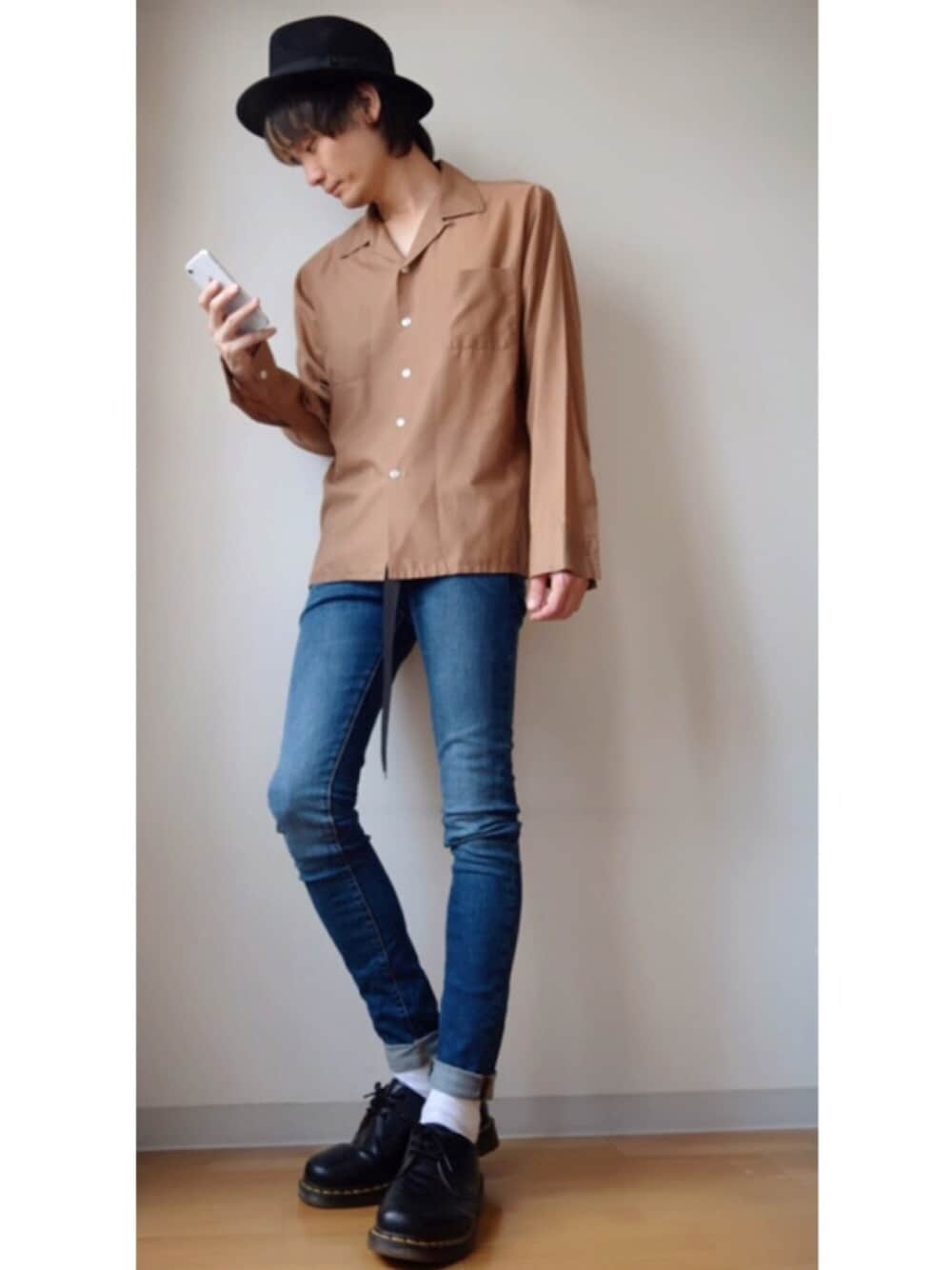 「シンプルコーデ、お洒落さんとつながりたい、今日のコーデ、オトナカジュアル、デニムパンツ、スキニーデニム、韓国ファッション、ハット、オープンカラーシャツ、夏コーデ」｜「Dr. MartensのDr.Martens （ドクターマーチン） / 3ホールブーツ 1461Z 3EYE GIBSON SHOE 11838002（ブーツ、ブラック系）」を使った、RYOさん（メンズ・178cm）の夏コーディネートの1枚目の写真