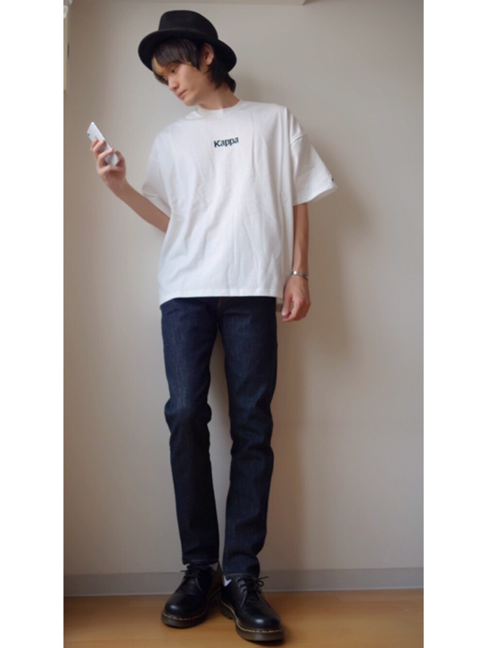 「お洒落さんとつながりたい、シンプルコーデ、ビックシルエット、カジュアルコーデ、オーバーサイズ、白Tシャツ、Dr.Martens、デニムパンツ、zozoデニム、夏だ！Tシャツ着よう！」｜「Dr. MartensのDr.Martens / ドクターマーチン 1461 3EYE GIBSON SHOE 3ホール ギブソン シューズ（ドレスシューズ、ブラック系）」を使った、RYOさん（メンズ・178cm）の夏コーディネートの1枚目の写真