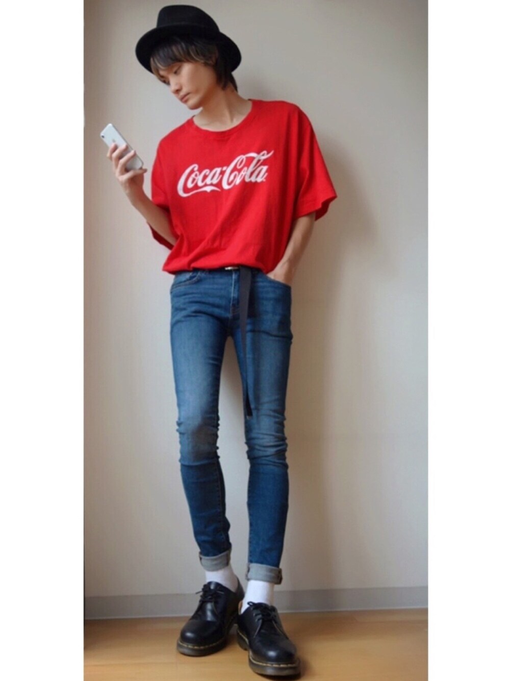 「大人カジュアル、おしゃれさんと繋がりたい、シンプル、スキニーデニム、タックイン、ビックシルエット、Tシャツ、Dr.Martens、ハット、夏だ！Tシャツ着よう！」｜「BEAUTY&YOUTH UNITED ARROWSの【WEB限定】by ∴ 7オンス デニム ジェギンス（デニムパンツ、ブルー系）」を使った、RYOさん（メンズ・178cm）の夏コーディネートの1枚目の写真
