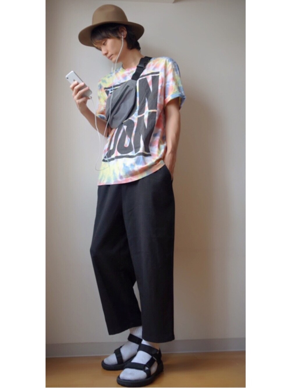 「FUJIROCKEEN、夏コーデ、カジュアルコーデ、フェス、ootd、ビッグT、春夏コーデ、スポーツサンダル、teva、スポーツミックス」｜「TevaのTeva/ HURRICANE XLT M（サンダル、ブラック系）」を使った、RYOさん（メンズ・178cm）の夏コーディネートの1枚目の写真