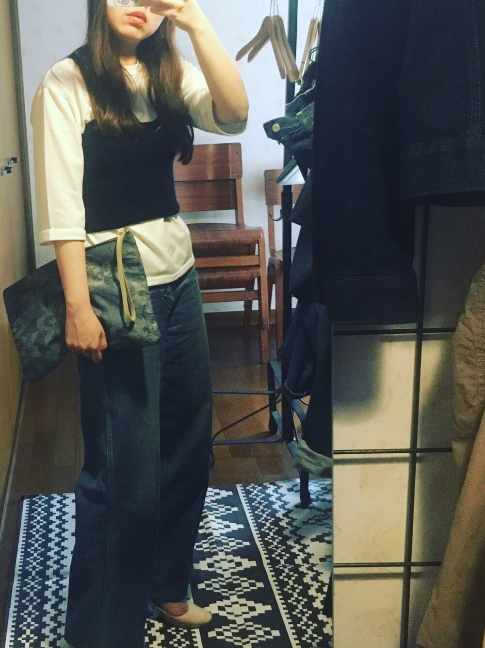 「denim、simple、simple style、simple is best、holiday、knit、デニム、ビスチェ」｜「SHEL'TTER ORIGINALのアイテム（キャミソール、ブラック系）」を使った、fg_day_wearさん（レディース・159cm）の春コーディネートの1枚目の写真