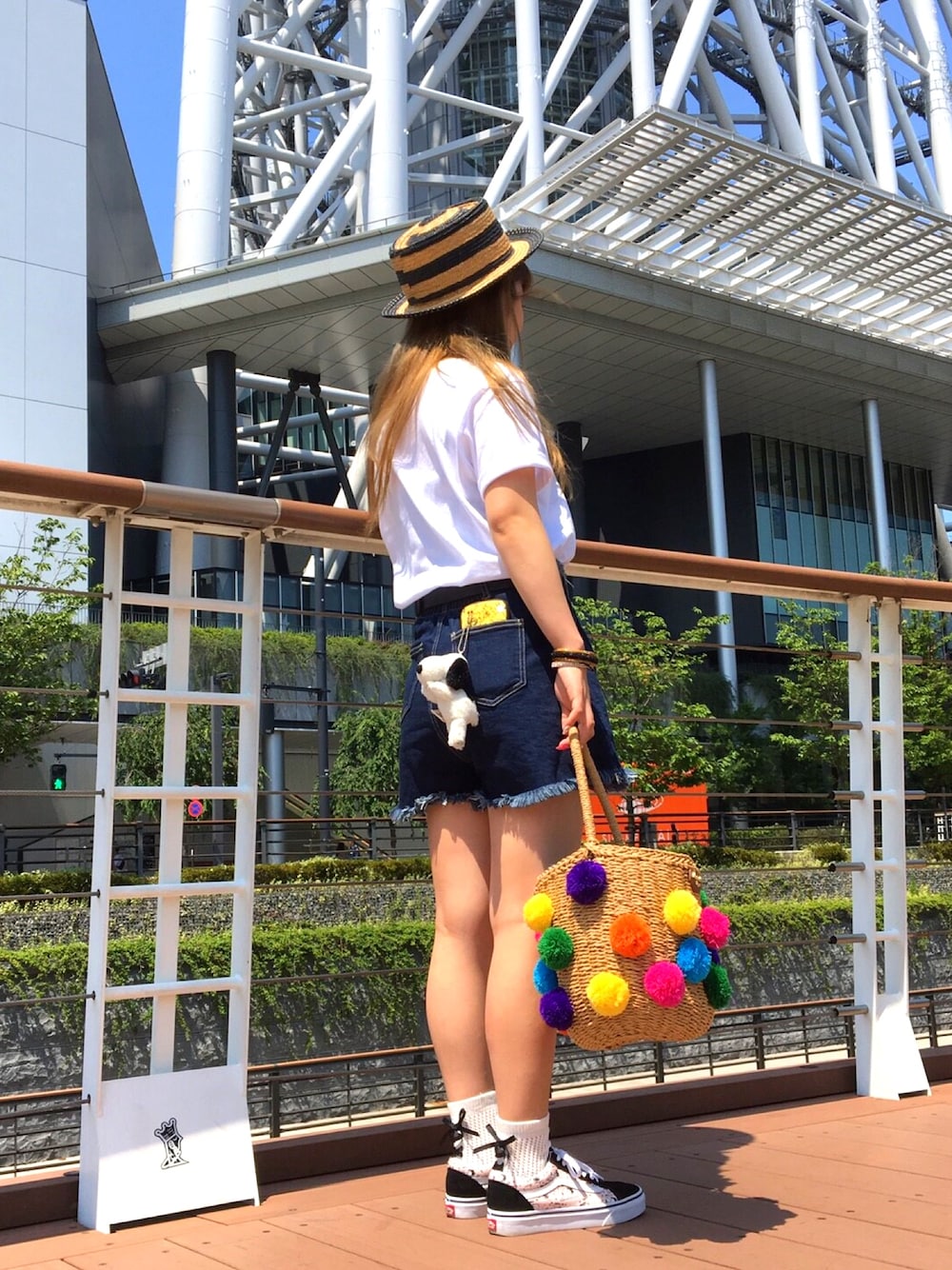 「夏コーデ、パンツスタイル、プチプラ、休日スタイル、スニーカー、白シャツ、VANS、秋のコーデ」｜「二子玉のどこかのアイテム（帽子、ベージュ系）」を使った、おちびさん（レディース・150cm）の夏コーディネートの1枚目の写真