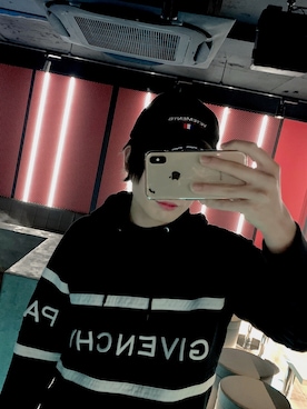 「GIVENCHY（ジバンシイ）のアイテム（パーカー）」を使った、MAOさん（メンズ・167cm）の冬コーディネート