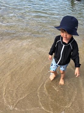 「アイテム（ラッシュガード、ブラック系）」を使った、rayさん（キッズ・90cm）の夏コーディネート