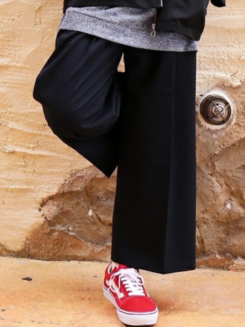 「ストリート、ワイドパンツ、プチプラ、ガウチョパンツ、モテ服、お洒落さんとつながりたい、お洒落な人と繋がりたい、ファッション好きと繋がりたい、revertical」｜「reverticalの【revertical】TR素材 ガウチョ ワイドパンツ（その他パンツ、ブラック系）」を使った、yoshiさん（メンズ・165cm）の夏コーディネートの1枚目の写真