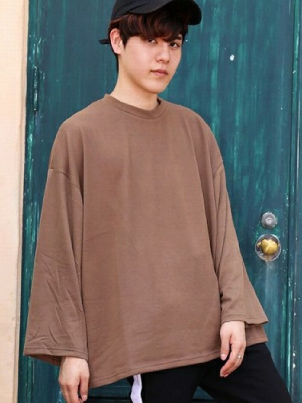 「プチプラ、ビッグTシャツ、7分袖シャツ、7分袖、ワイドTシャツ、お洒落さんとつながりたい、お洒落な人と繋がりたい、モカ色、ファッション好きと繋がりたい、revertical」｜「reverticalの【revertical】7分袖　ワイドスリーブ ビッグTシャツ（Tシャツ/カットソー、ブラウン系）」を使った、yoshiさん（メンズ・165cm）の夏コーディネートの1枚目の写真