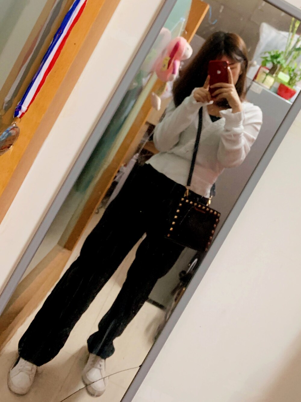 「H&Mのアイテム（シャツ/ブラウス、ホワイト系）」を使った、wypskyleluさん（レディース・165cm）の春コーディネートの1枚目の写真