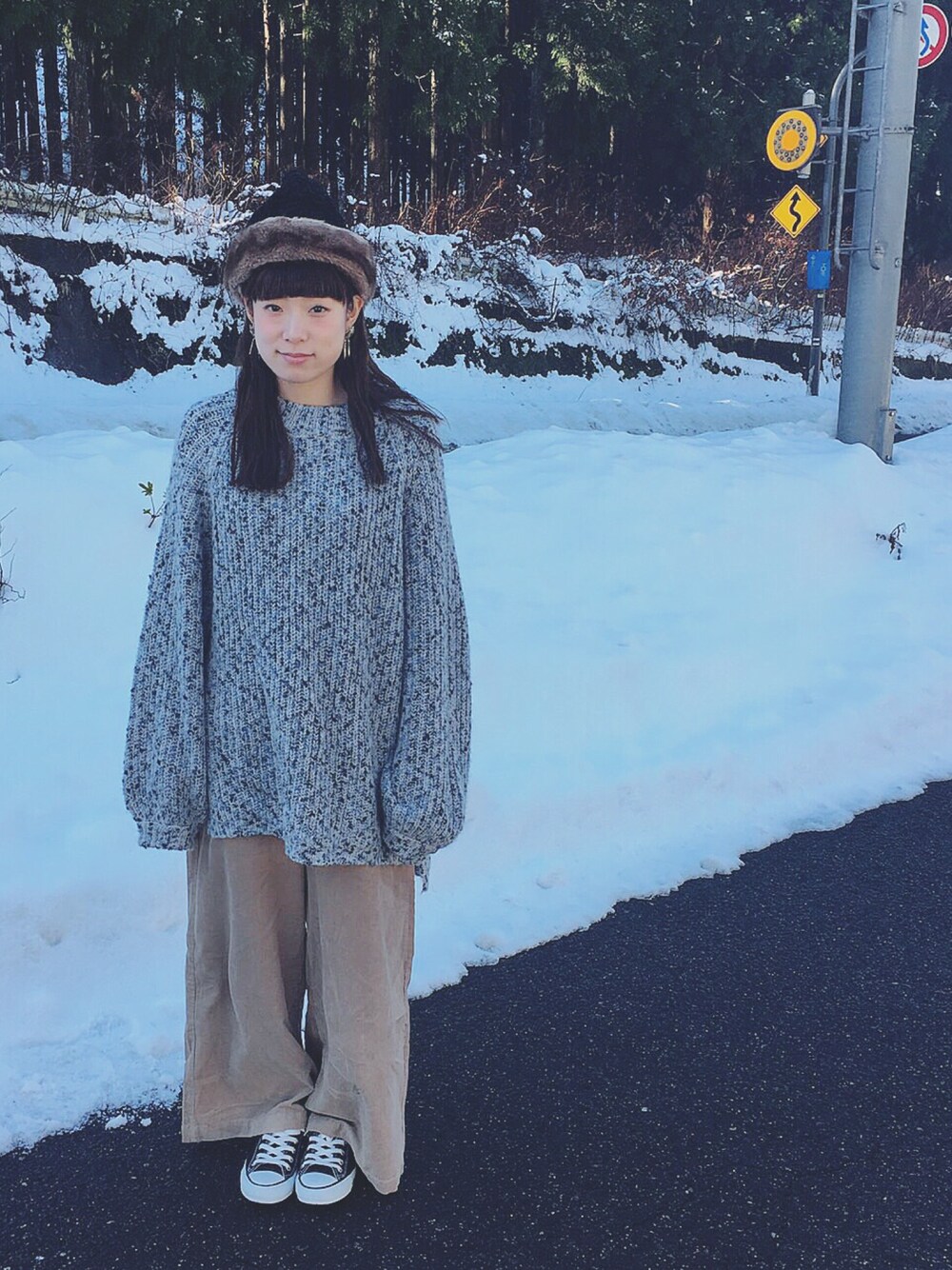 「Kastane、コンバース、converse、古着、used、ニット帽」｜「古着のアイテム（ニットキャップ/ビーニー、ブラック系）」を使った、たなか。さん（レディース・156cm）の冬コーディネートの1枚目の写真