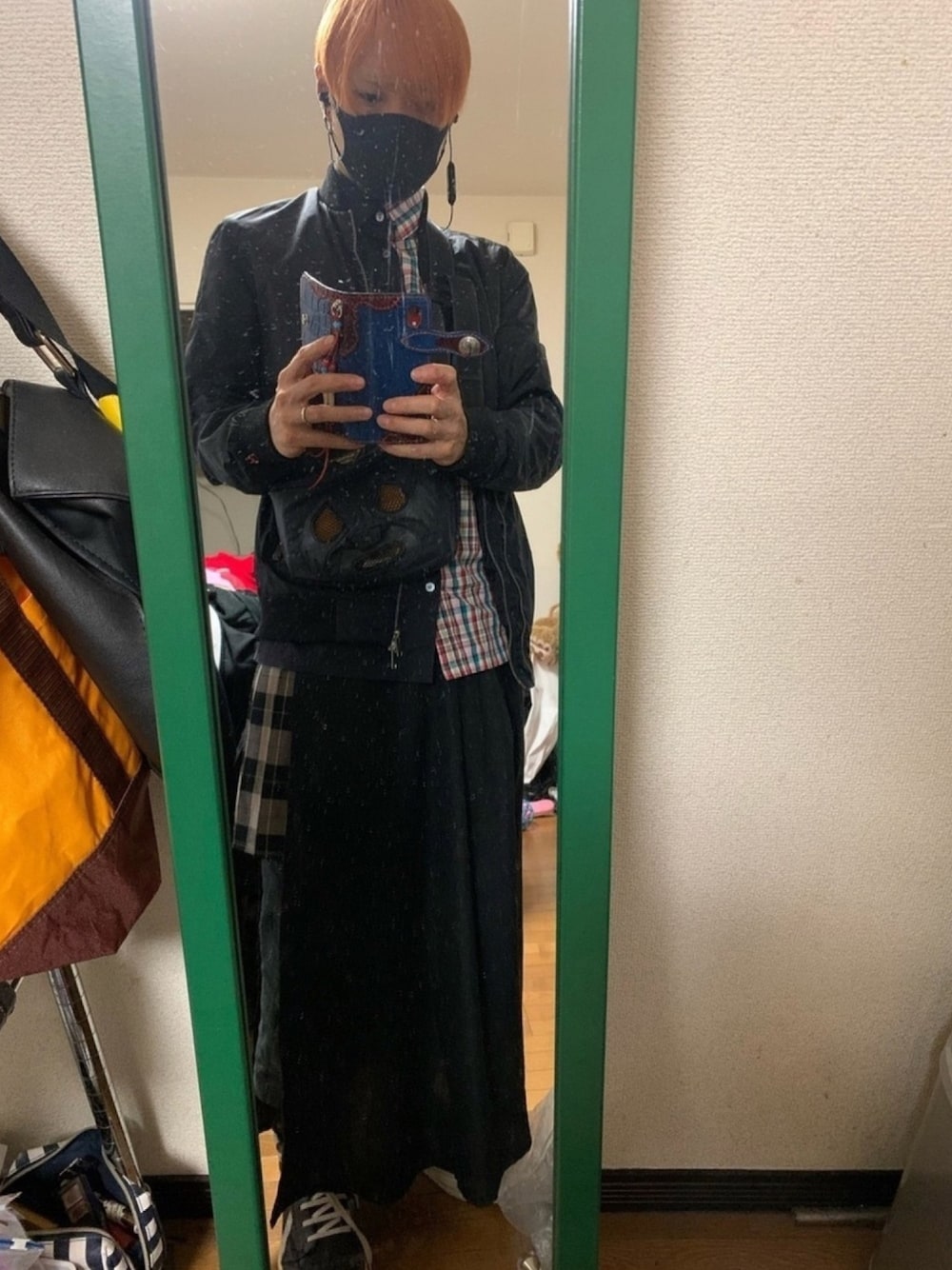 「シンプル、今日のコーデ、チェック柄に恋してる、秋冬コーデ、ライダース、RICK OWENS、リックオウエンス、メンズスカート、RAF SIMONS、モード」｜「FOREVER 21のアイテム（MA-1、ブラック系）」を使った、SMさん（メンズ・167cm）の春コーディネートの1枚目の写真