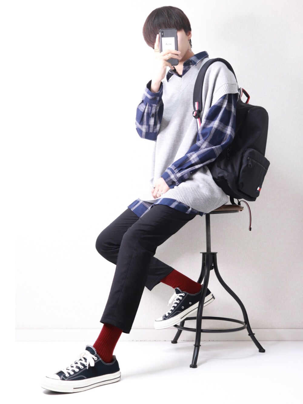 「韓国ファッション、韓国ブランド、チルデンニット、ニットベスト、converse、コンバース、チェックシャツ、スラックス、ワインレッド」｜「LAINEのアイテム（パンツ、ブラック系）」を使った、SHOTAさん（メンズ・176cm）の春コーディネートの1枚目の写真