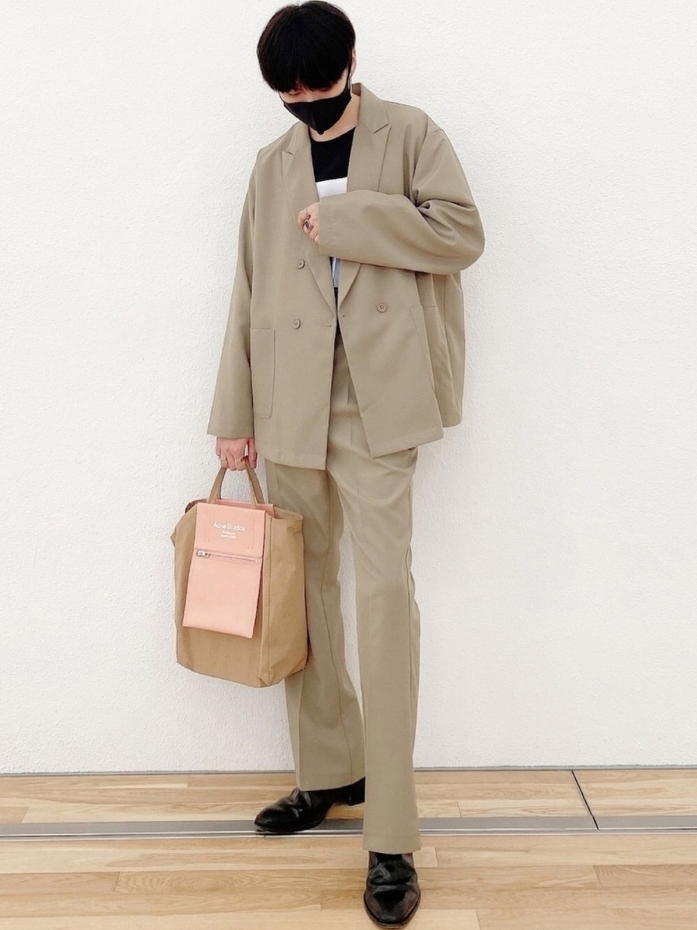 「ジャケット、セットアップ、AcneStudios、フレアパンツ、ベージュ、ワントーンコーデ、シンプルコーデ、リラックススタイル、秋コーデ、ブーツ」｜「ZIP FIVEの【ZOZO限定】インフルエンサー 【SHOTA】×【ZIPFIVE】ポリエステルトロピカル ダブルテーラードジャケット（テーラードジャケット、ベージュ系）」を使った、SHOTAさん（メンズ・176cm）の秋コーディネートの1枚目の写真
