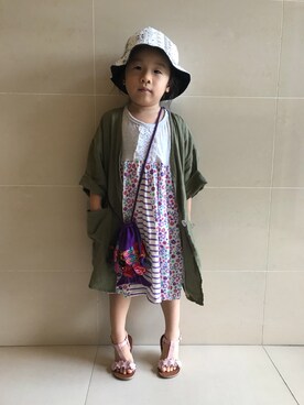 「OSHKOSH（オシュコシュ）のアイテム（サンダル）」を使った、coco and doreenさん（キッズ・100cm）の夏コーディネート
